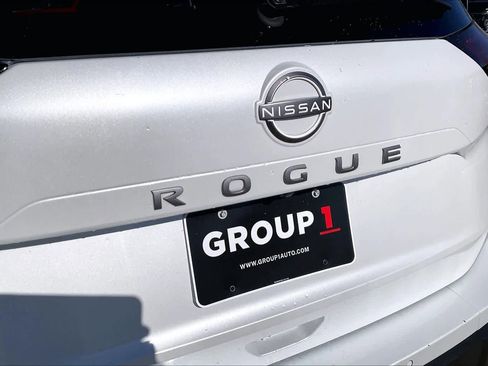 Used 2025 Nissan Rogue SV image 29