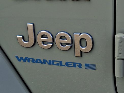 Used 2023 Jeep Wrangler Unlimited Sahara w/ Cold Weather Group AWD/4WD image 29
