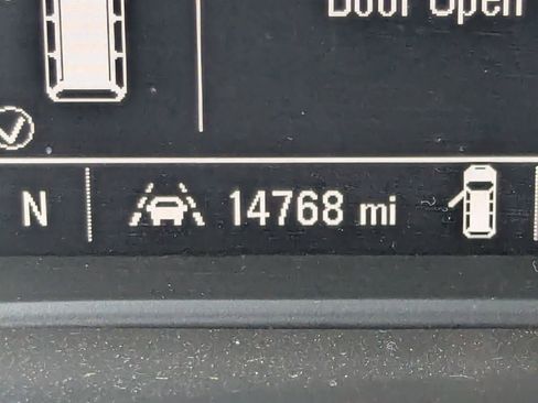 Used 2023 Chevrolet Traverse LT image 35