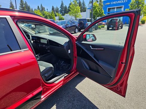 Certified 2024 Kia Niro Wind FWD image 27