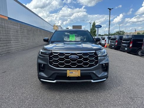 Used 2025 Ford Explorer Platinum w/ Ultimate Package AWD/4WD image 2