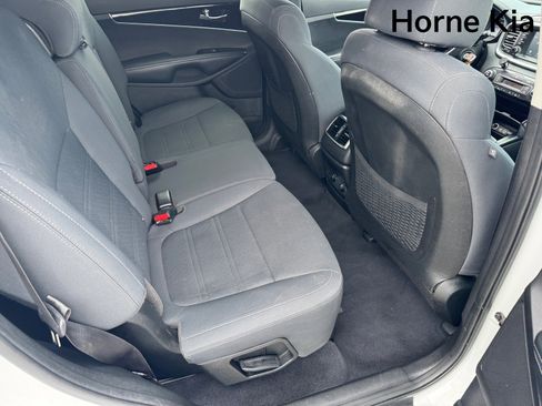 Used 2019 Kia Sorento AWD V6 image 27