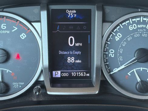 Used 2016 Toyota Tacoma SR5 RWD image 22