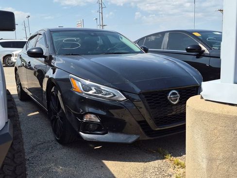 Used 2022 Nissan Altima 2.5 SR w/ Midnight Edition Package AWD/4WD image 2