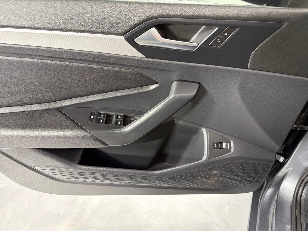 Used 2019 Volkswagen Jetta SE w/ Cold Weather Package FWD image 11