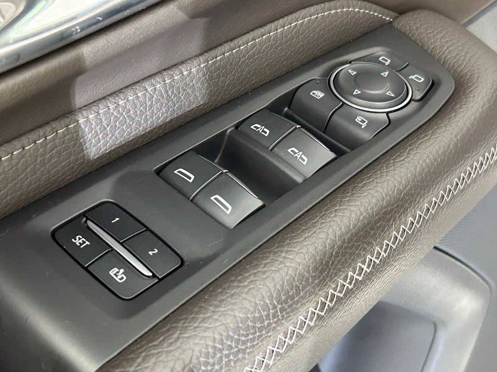 Used 2023 GMC Yukon XL Denali AWD/4WD image 37
