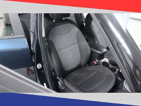 Used 2019 Kia Soul + image 27