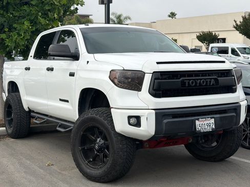 Used 2017 Toyota Tundra SR5 w/ SR5 Upgrade Package AWD/4WD image 2