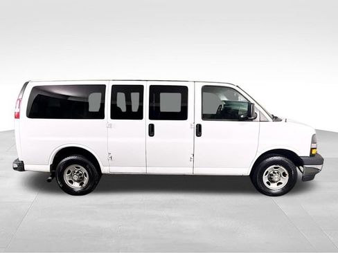 Used 2017 Chevrolet Express 2500 LT w/ LT Preferred Equipment Group RWD image 8