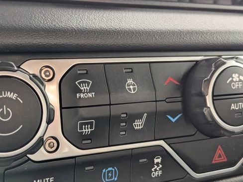 Used 2024 Jeep Wrangler Unlimited Sahara image 27