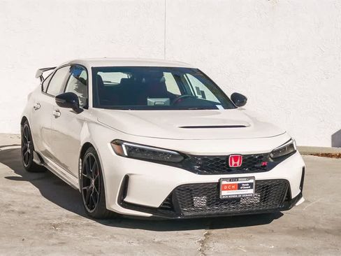 Used 2025 Honda Civic Type R image 3