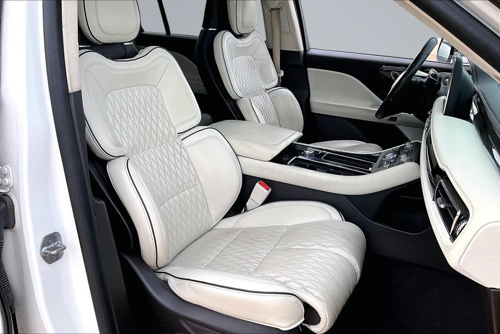 Used 2022 Lincoln Aviator Black Label AWD/4WD image 7