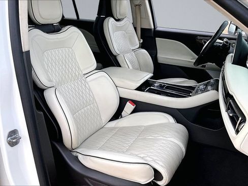 Used 2022 Lincoln Aviator Black Label AWD/4WD image 7
