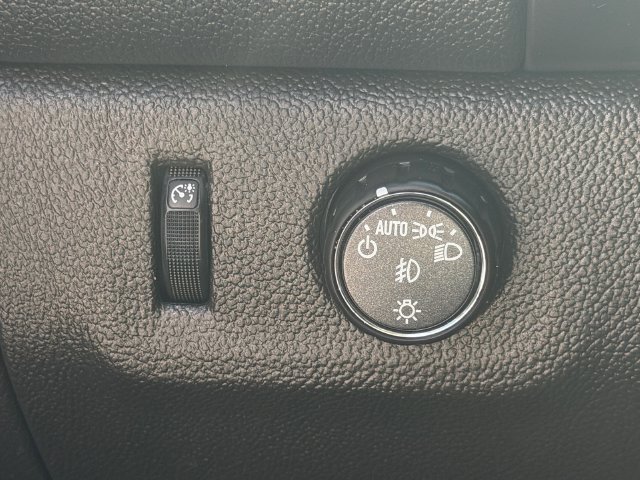 Used 2021 Chevrolet Colorado LT w/ Safety Package RWD image 18