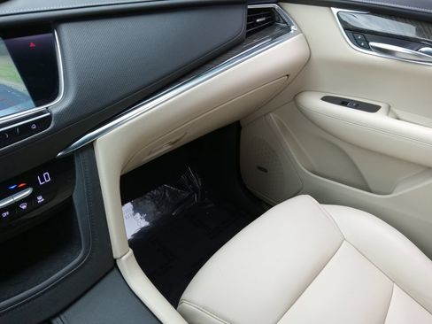 Used 2018 Cadillac XT5 FWD image 20