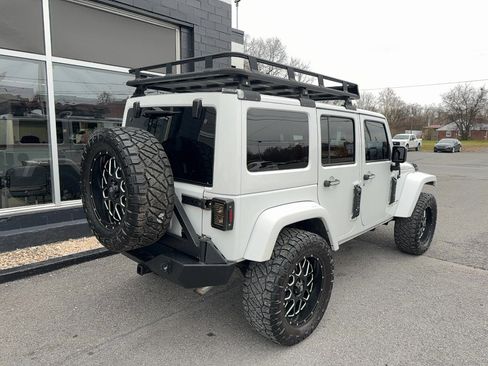Used 2018 Jeep Wrangler Unlimited Sahara w/ Dual Top Group image 8