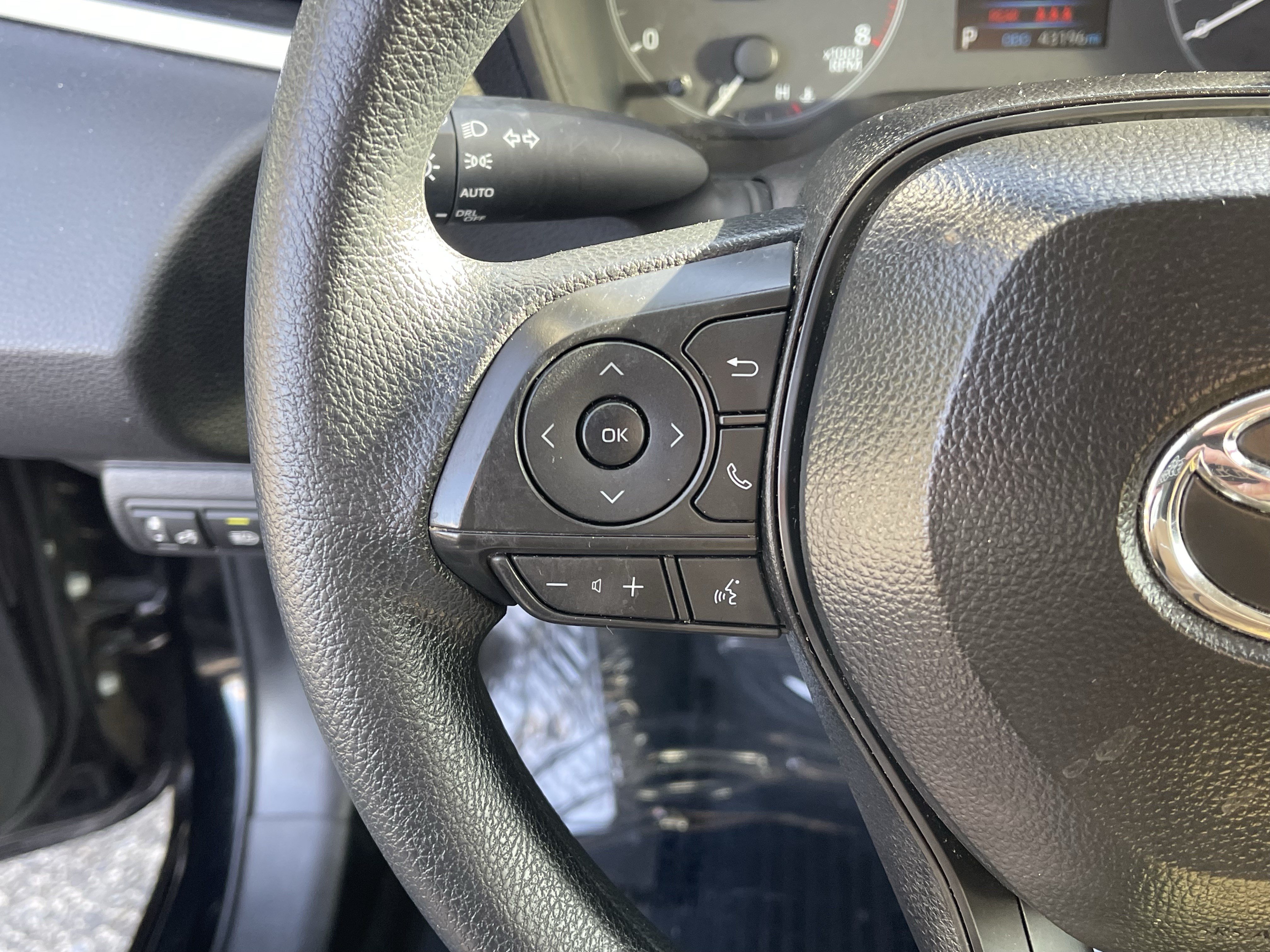 Certified 2025 Toyota Corolla LE FWD image 18