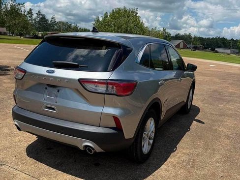 Used 2022 Ford Escape SE FWD image 3