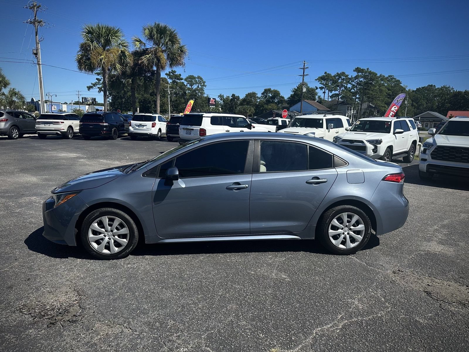 Used 2022 Toyota Corolla LE FWD image 3