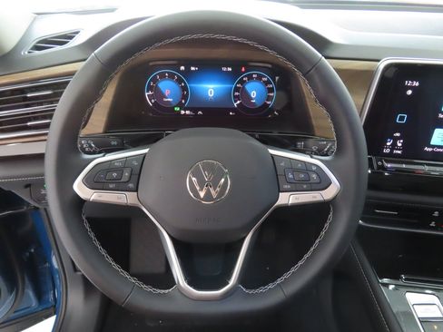 Used 2025 Volkswagen Atlas SE FWD image 15