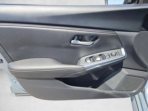 Used 2025 Nissan Sentra SR FWD image 16
