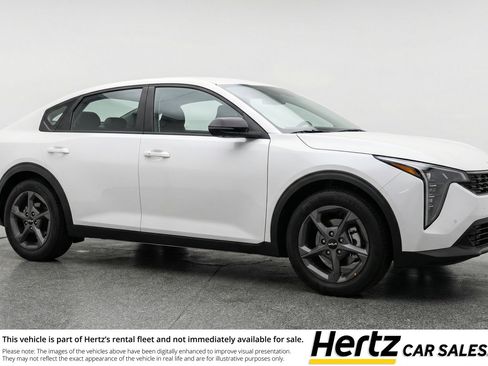 Used 2025 Kia K4 LXS image 1