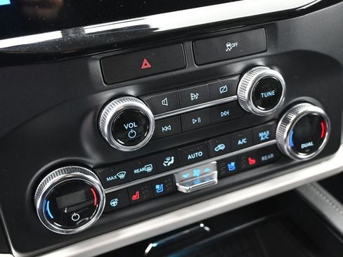 Used 2022 Ford Expedition XLT image 17