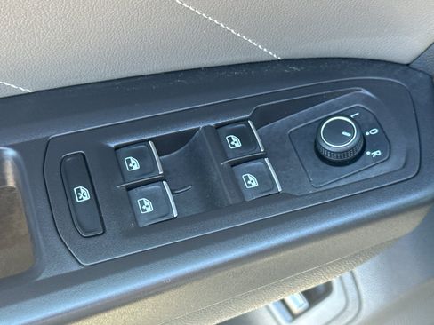 Used 2023 Volkswagen Atlas SE AWD/4WD image 13
