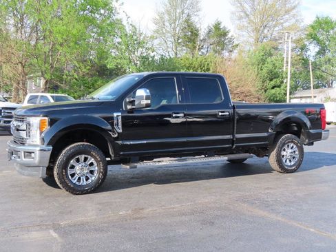 Used 2017 Ford F350 XLT w/ XLT Premium Package image 2