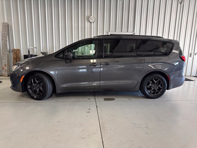 Used 2018 Chrysler Pacifica Touring Plus w/ S Appearance Package FWD image 2