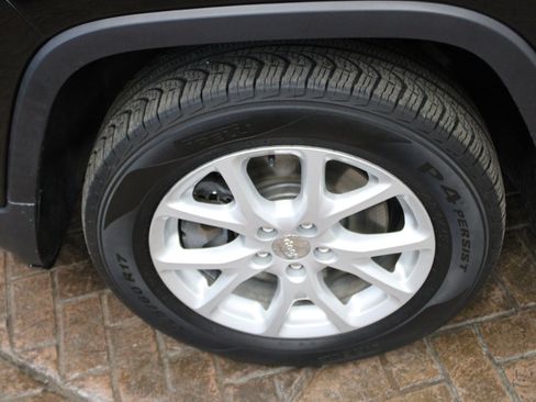 Used 2017 Jeep Cherokee Latitude image 9