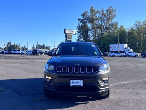 Used 2019 Jeep Compass Latitude w/ Cold Weather Group image 2