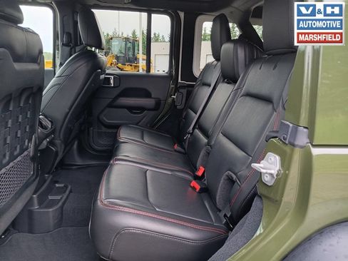 Used 2022 Jeep Wrangler Unlimited Rubicon w/ Cold Weather Group AWD/4WD image 19