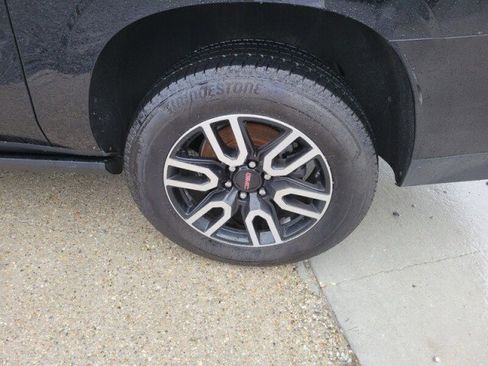 Used 2021 GMC Yukon XL AT4 w/ AT4 Premium Package image 9