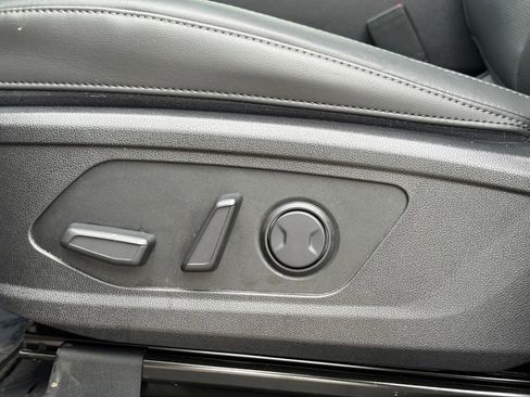 Certified 2025 Kia Sorento S w/ Panoramic Sunroof Package FWD image 12