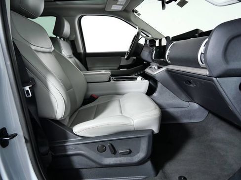 Certified 2025 Ford Expedition Active AWD/4WD image 10