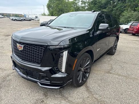 Certified 2026 Cadillac Escalade V w/ LPO, Floor Liner Package AWD/4WD image 8