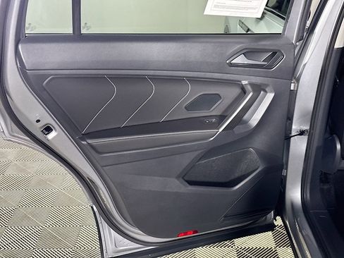 Used 2022 Volkswagen Tiguan SE image 19