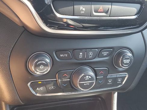 Used 2019 Jeep Cherokee High Altitude AWD/4WD image 29