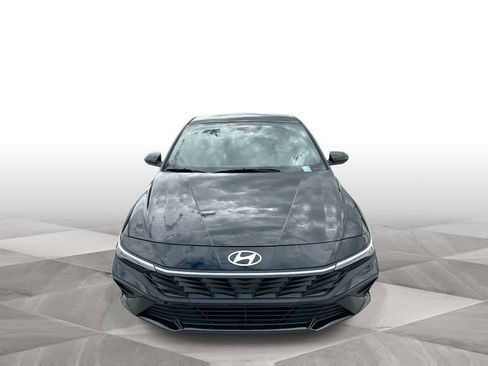 Used 2025 Hyundai Elantra SEL FWD image 3