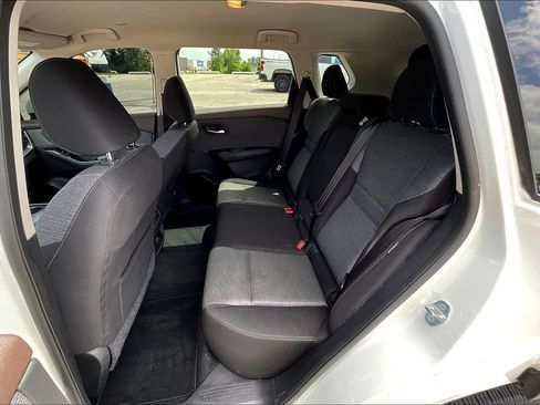 Used 2022 Nissan Rogue SV FWD image 7