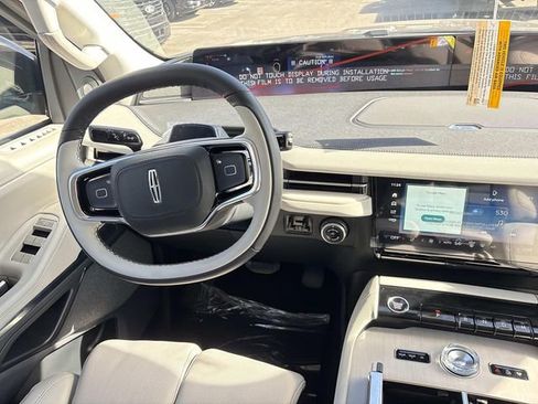 New 2025 Lincoln Navigator L Reserve AWD/4WD image 14