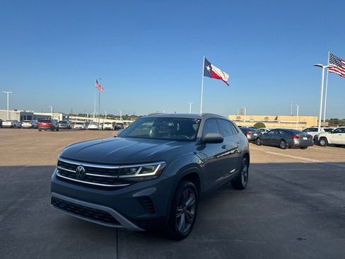 Used 2020 Volkswagen Atlas Cross Sport SE w/ Panoramic Sunroof Package FWD image 7