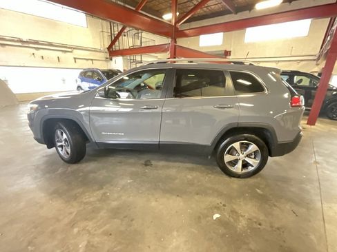 Used 2021 Jeep Cherokee Limited w/ Elite Package image 3