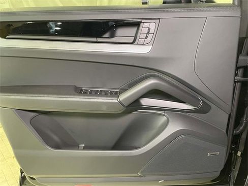 New 2026 Porsche Cayenne S image 33