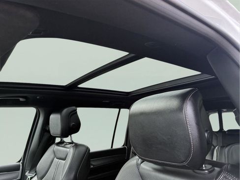 Used 2022 Jeep Wagoneer Series II AWD/4WD image 27