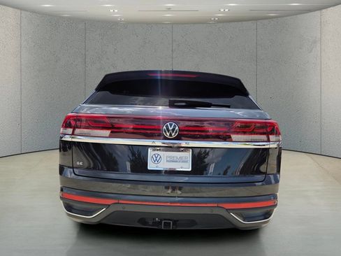 Used 2025 Volkswagen Atlas Cross Sport SE FWD image 4