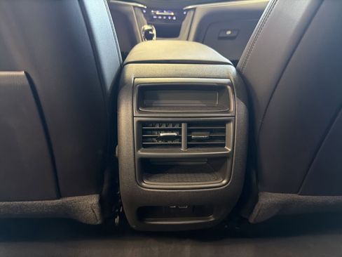 Certified 2022 Cadillac XT5 Premium Luxury w/ LPO, Floor Liner Package image 23