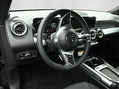 Certified 2025 Mercedes-Benz GLB 250 4MATIC image 10