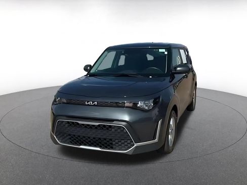 Used 2025 Kia Soul LX w/ LX Technology Package FWD image 5